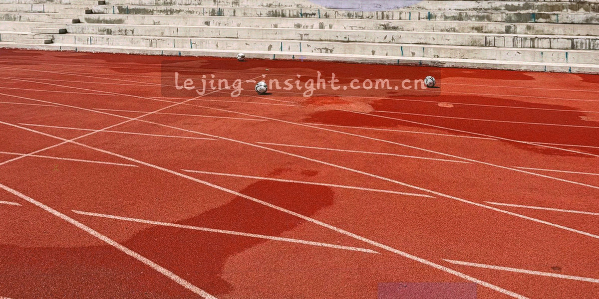 远景观众席纹理与灯带，人物虚化成冷青色纹理